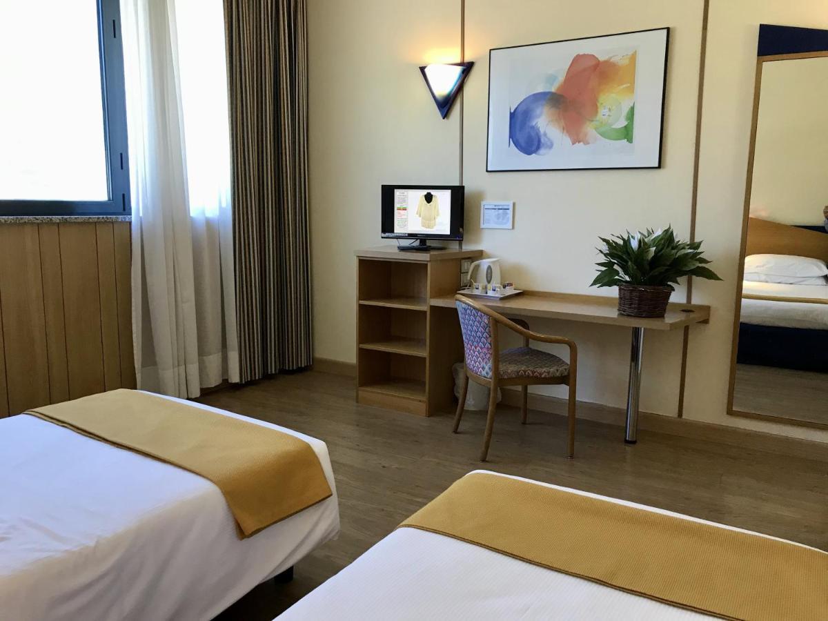 Hotel Express Aosta East Pollein Exteriör bild