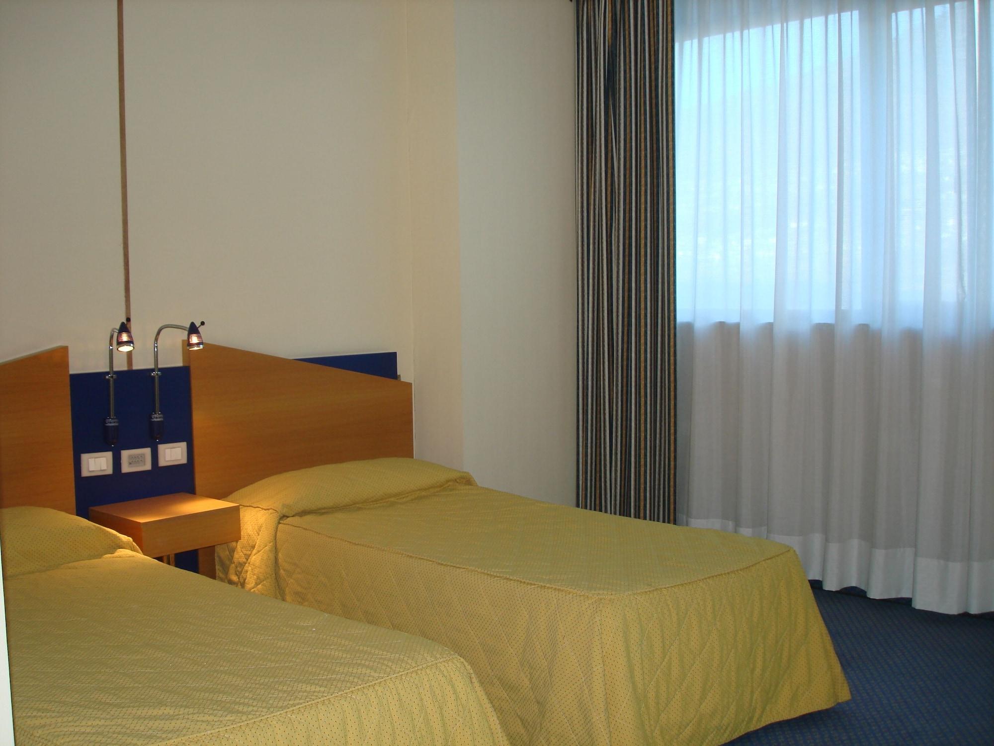 Hotel Express Aosta East Pollein Exteriör bild