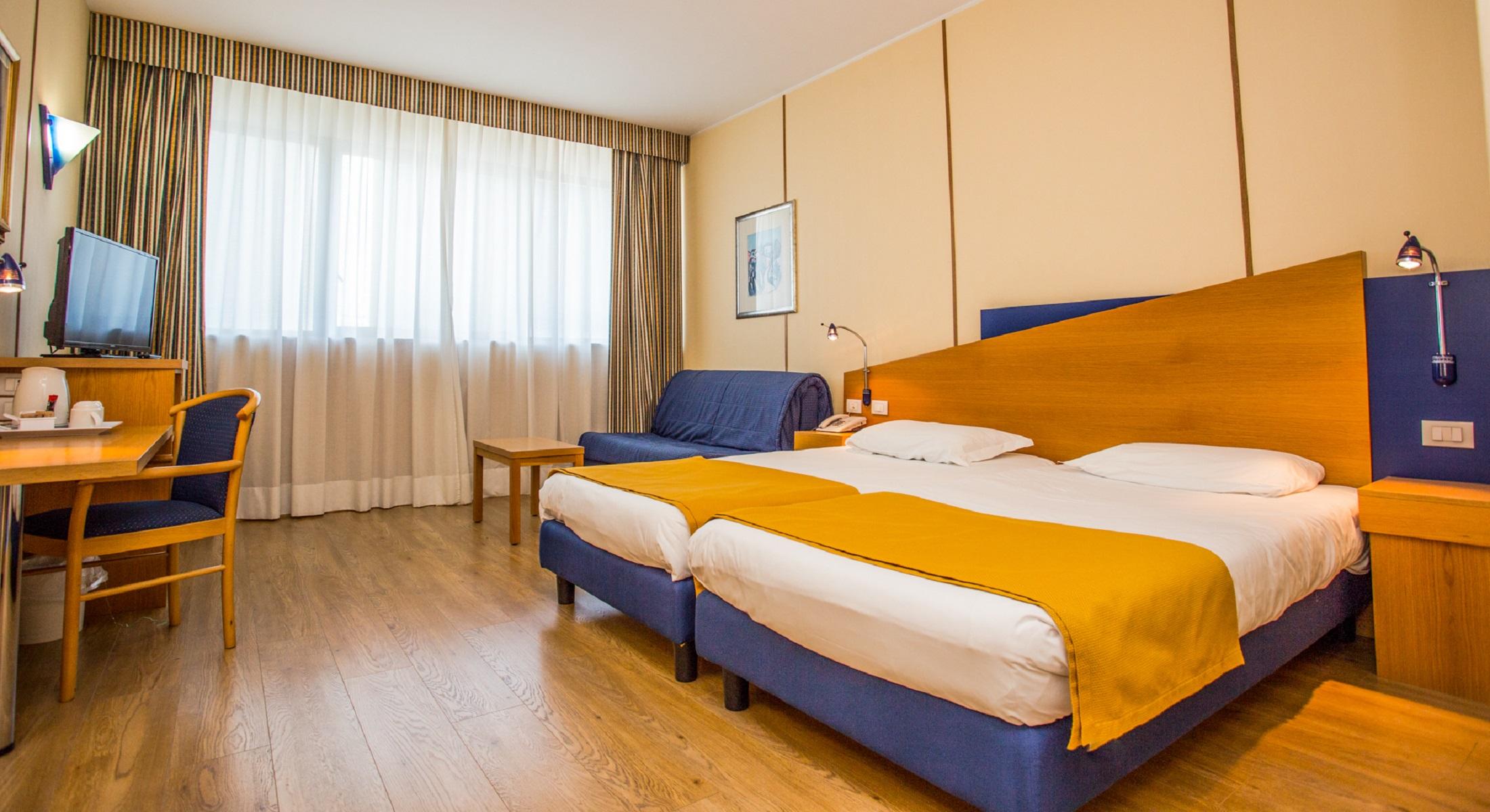 Hotel Express Aosta East Pollein Exteriör bild