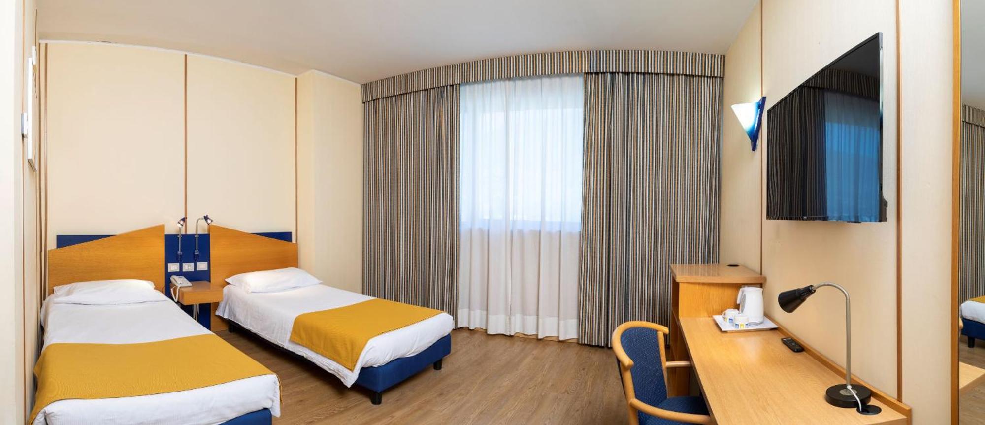 Hotel Express Aosta East Pollein Exteriör bild