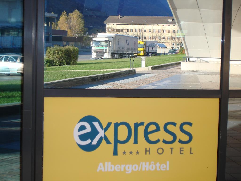 Hotel Express Aosta East Pollein Exteriör bild