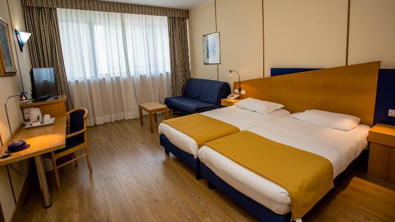 Hotel Express Aosta East Pollein Exteriör bild