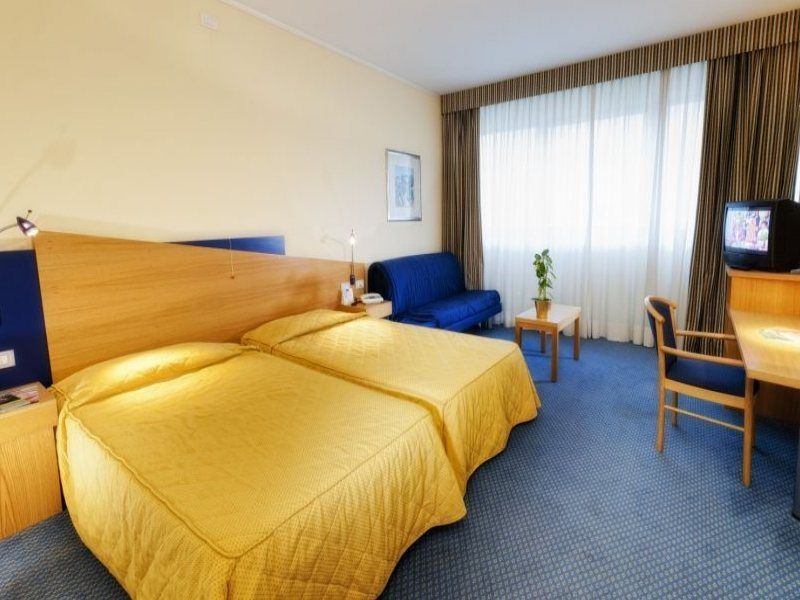 Hotel Express Aosta East Pollein Exteriör bild