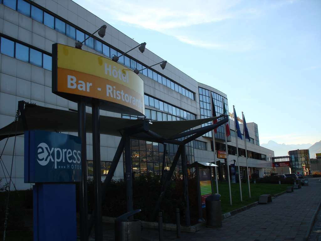 Hotel Express Aosta East Pollein Exteriör bild